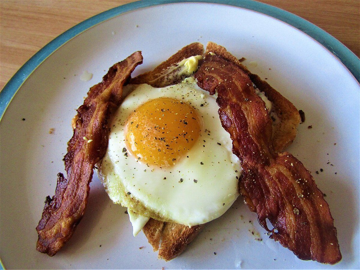 Eggs and bacon breakfast (stock photo)