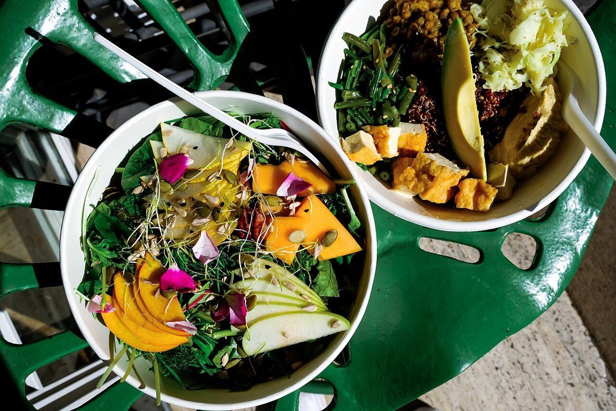 A fresh salad bowl (stock photo)